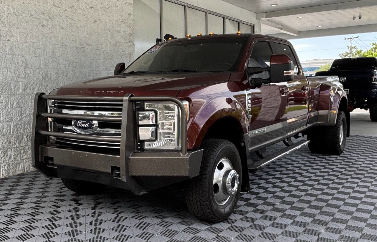 Used 2017 Ford F350 Lariat w/ Lariat Value Package AWD/4WD image 3