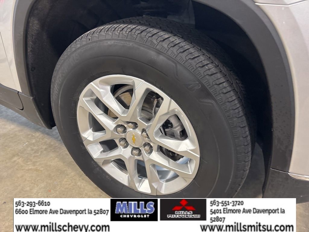 Used 2021 Chevrolet Traverse LT image 19