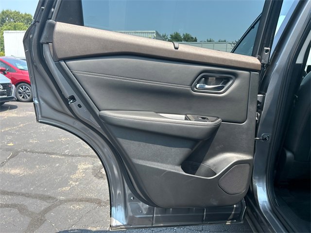 Certified 2022 Nissan Rogue SV w/ SV Premium Package image 20