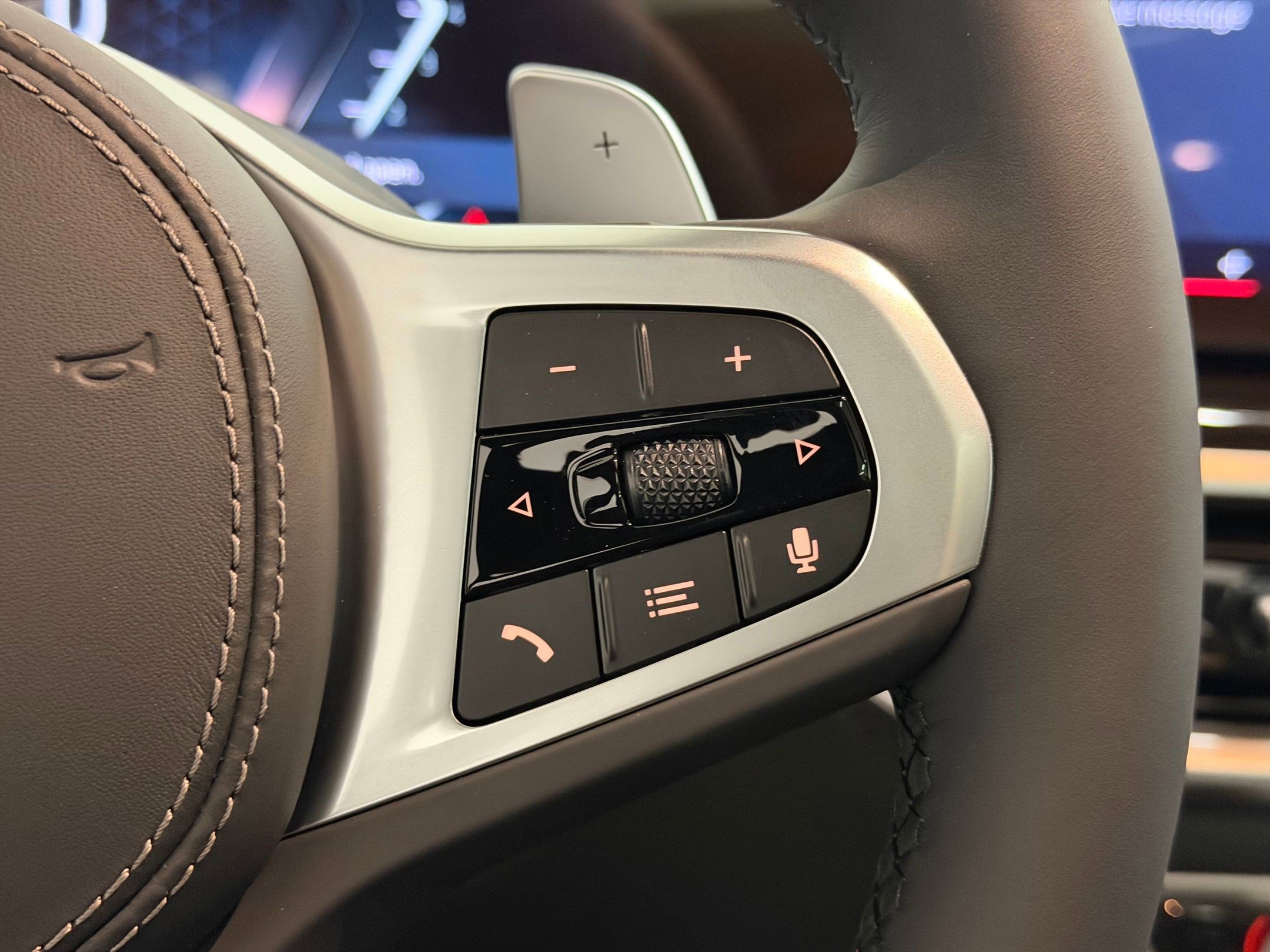 New 2026 BMW X6 xDrive40i w/ Climate Comfort Package image 31