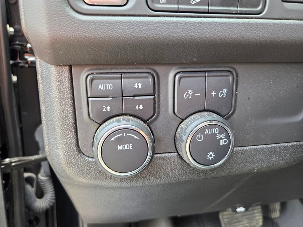 Used 2024 Chevrolet Suburban Z71 AWD/4WD image 12