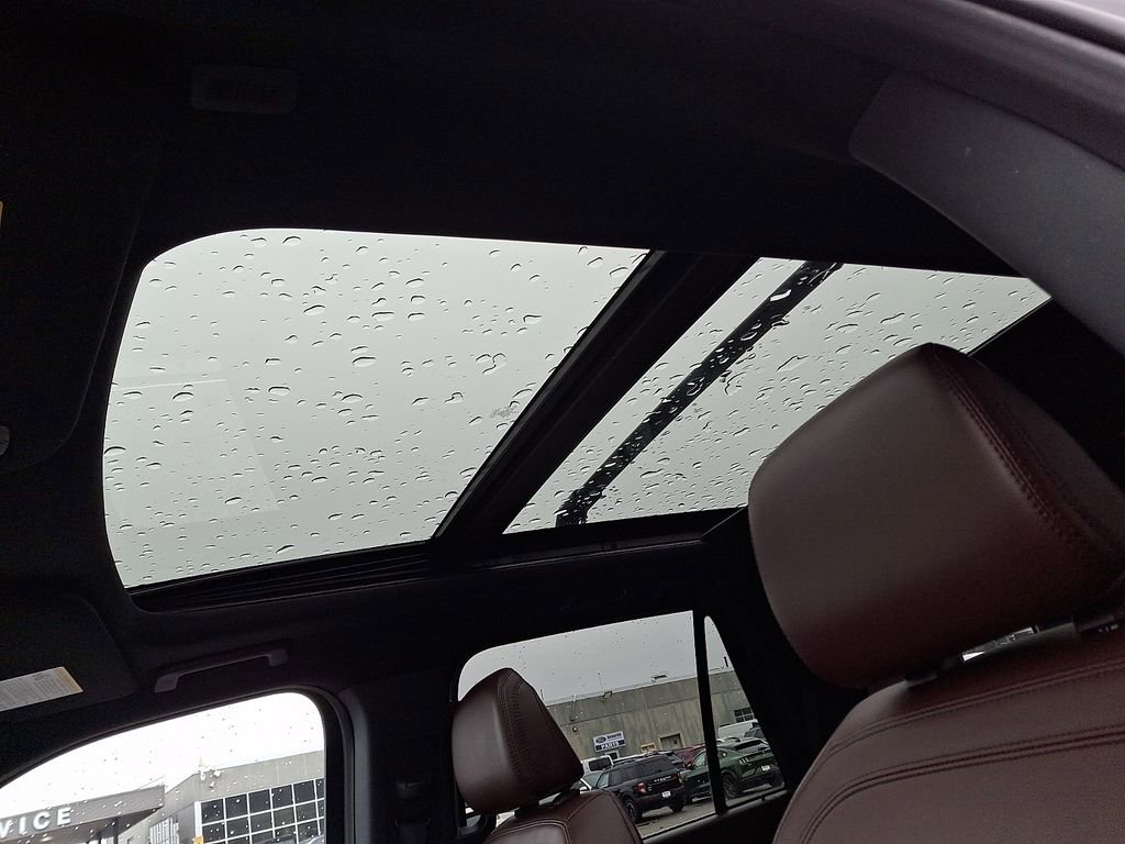 Used 2024 Ford Expedition Limited image 15