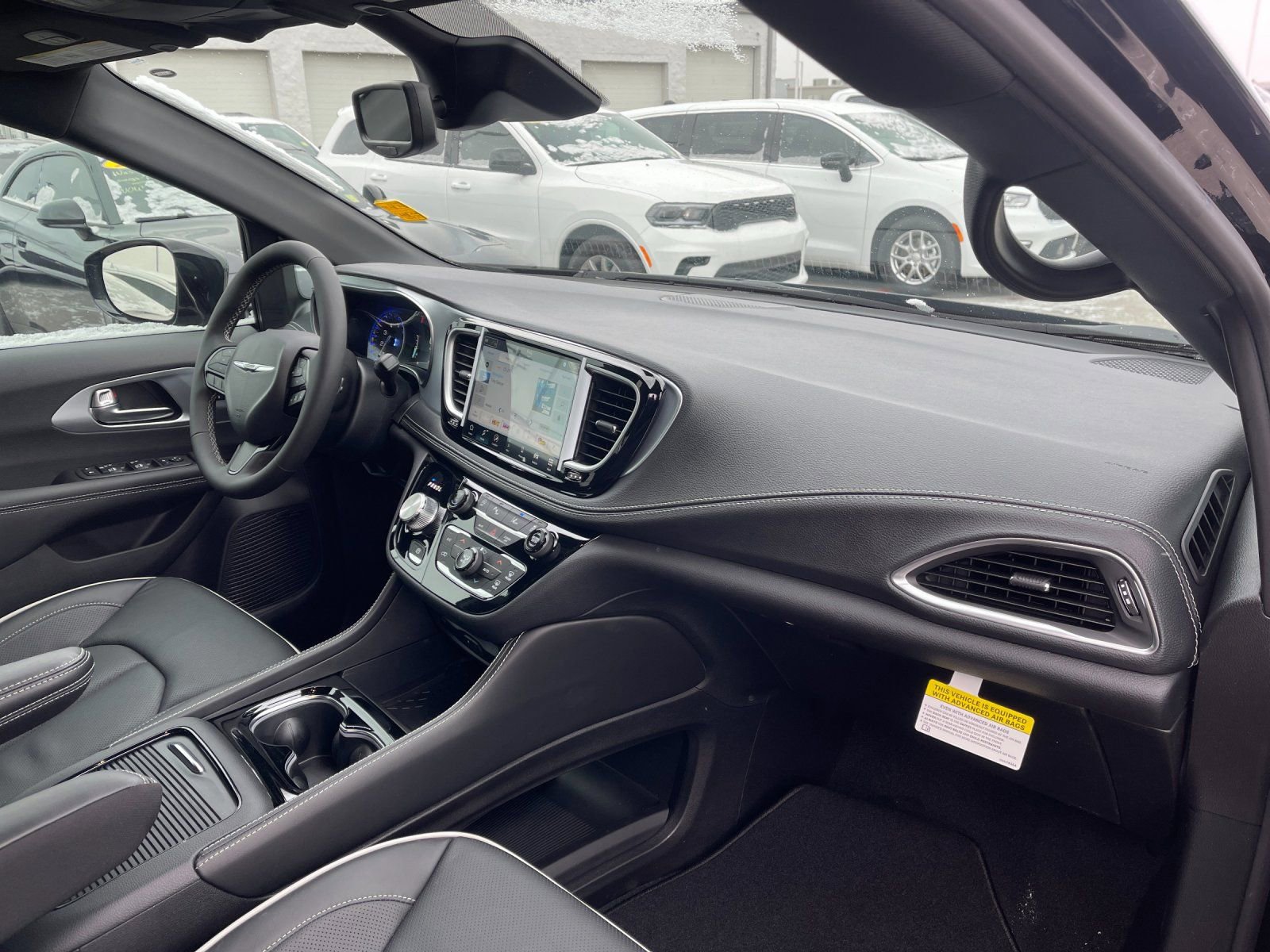 New 2026 Chrysler Pacifica Limited w/ Uconnect Theater Family Group image 19