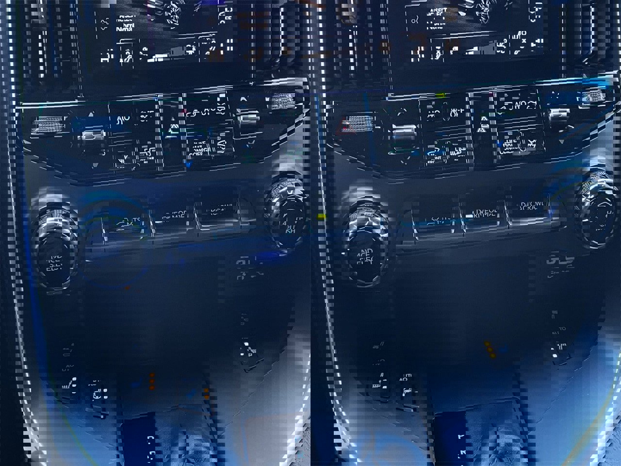 Used 2024 Lexus LX 600 4WD w/ Luxury Package image 18