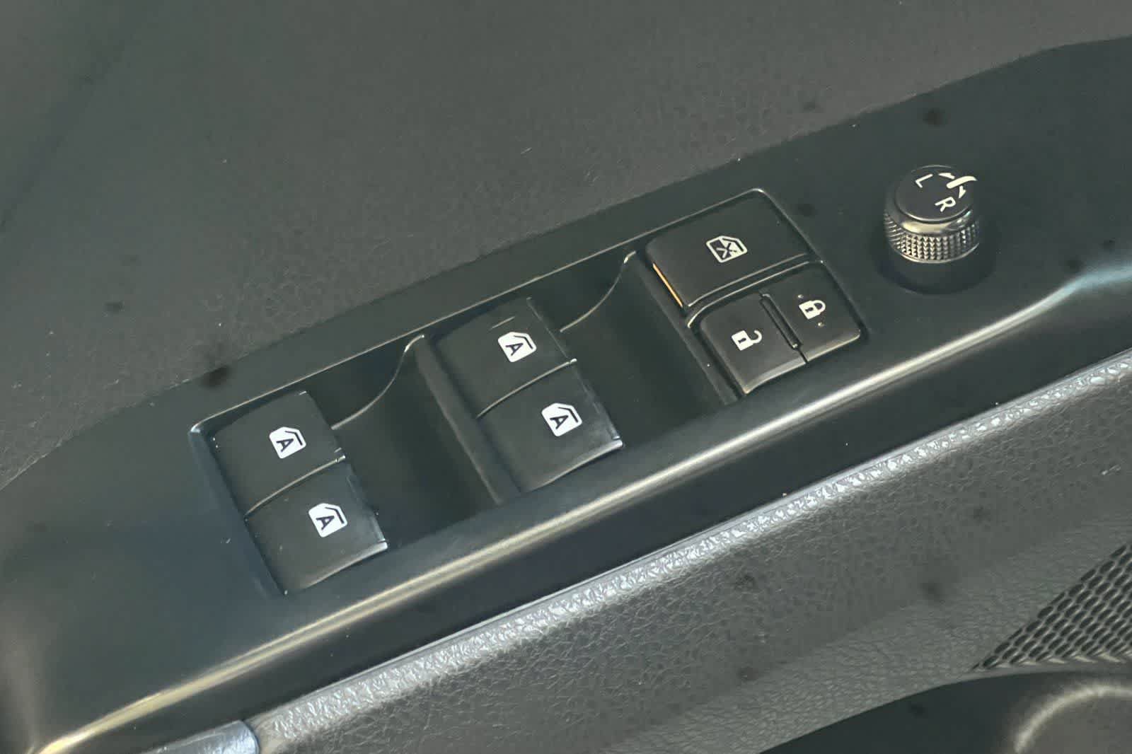 Used 2019 Toyota Camry SE FWD image 14