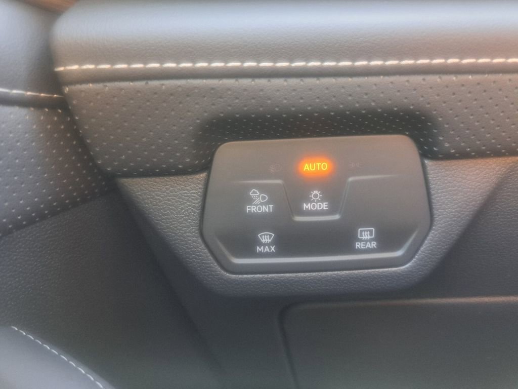 Used 2025 Volkswagen Atlas SEL Premium R-Line image 17