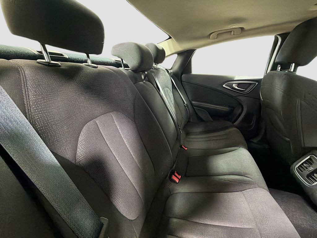 Used 2015 Chrysler 200 Limited w/ Convenience Group image 28