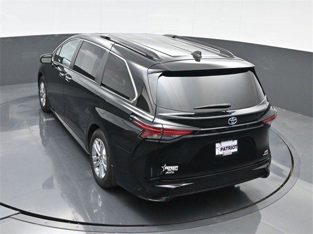 Used 2022 Toyota Sienna XSE image 46