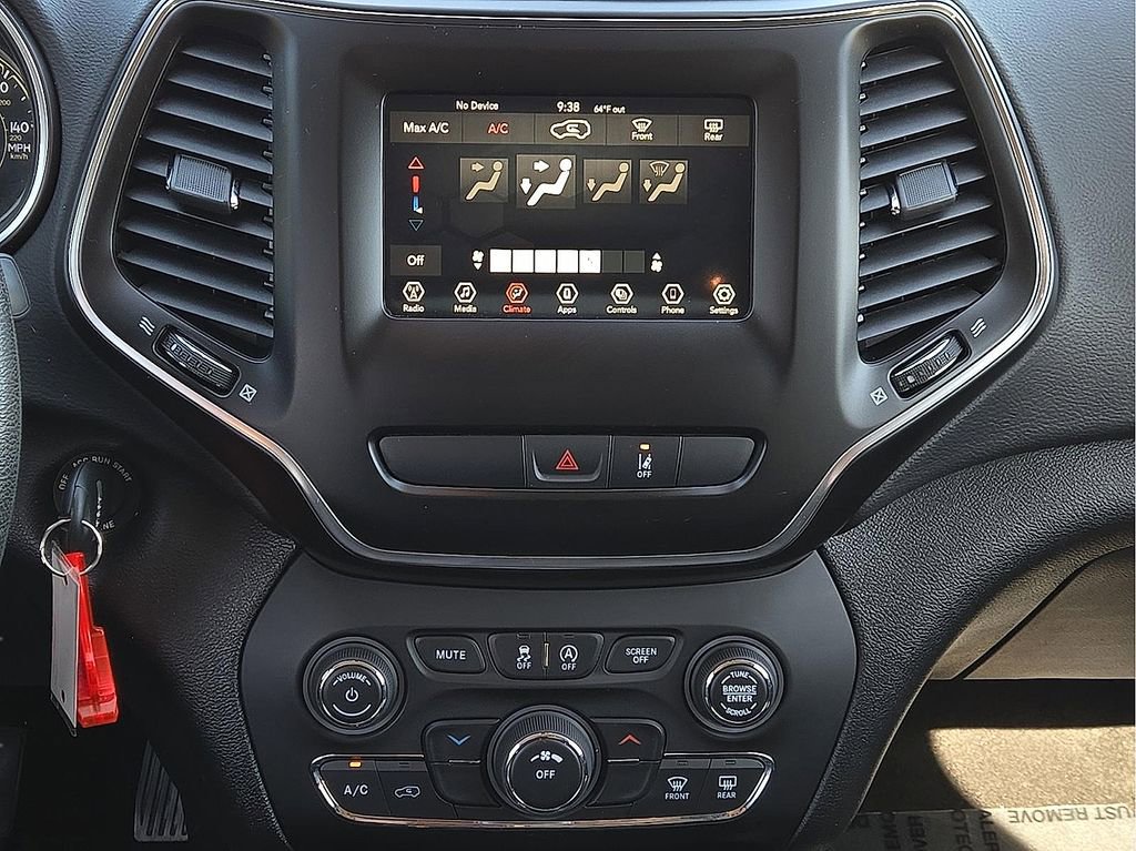 Used 2021 Jeep Cherokee Latitude w/ Mopar Interior Package FWD image 11