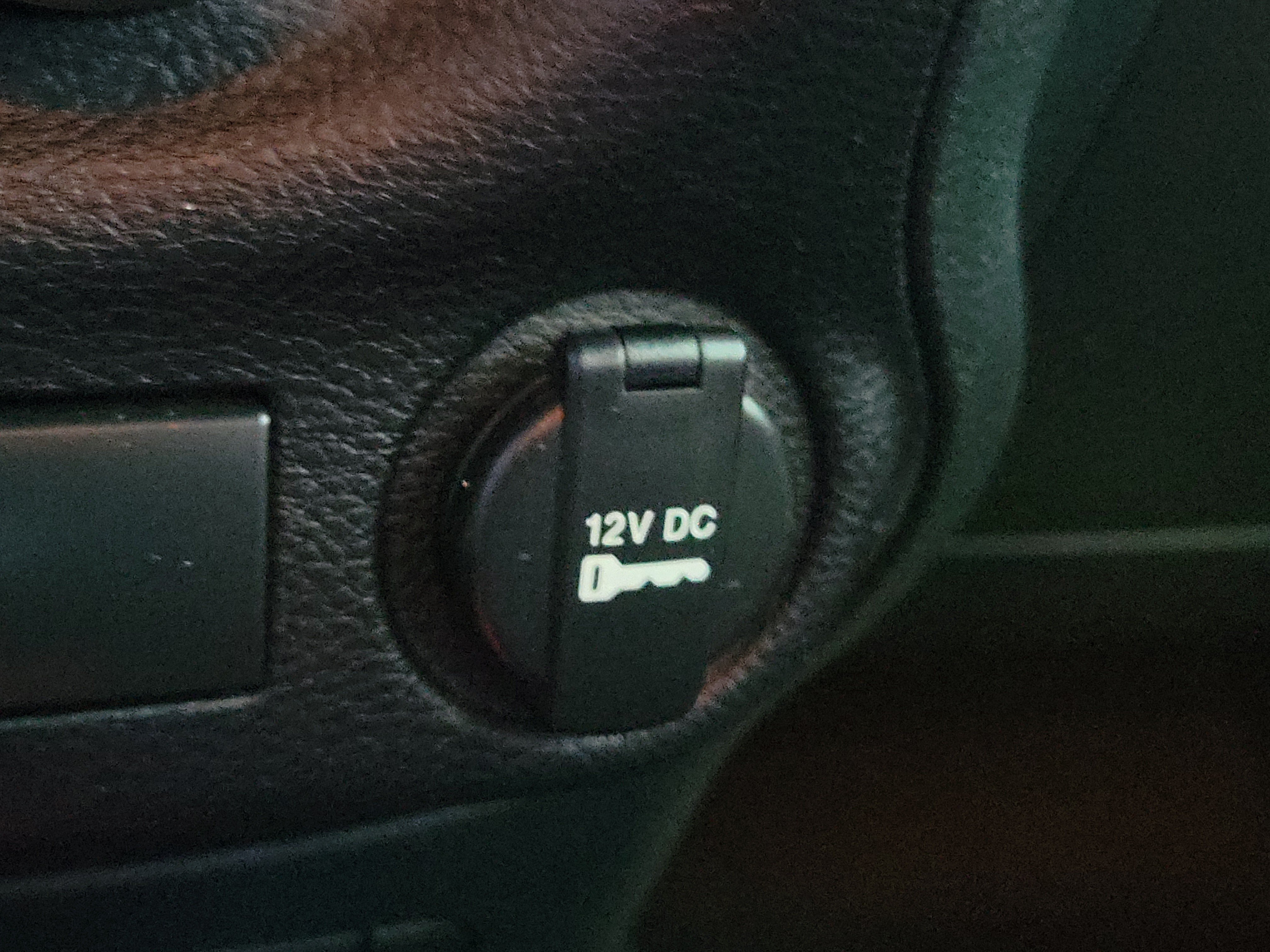 Used 2018 Jeep Wrangler Unlimited Sahara AWD/4WD image 19