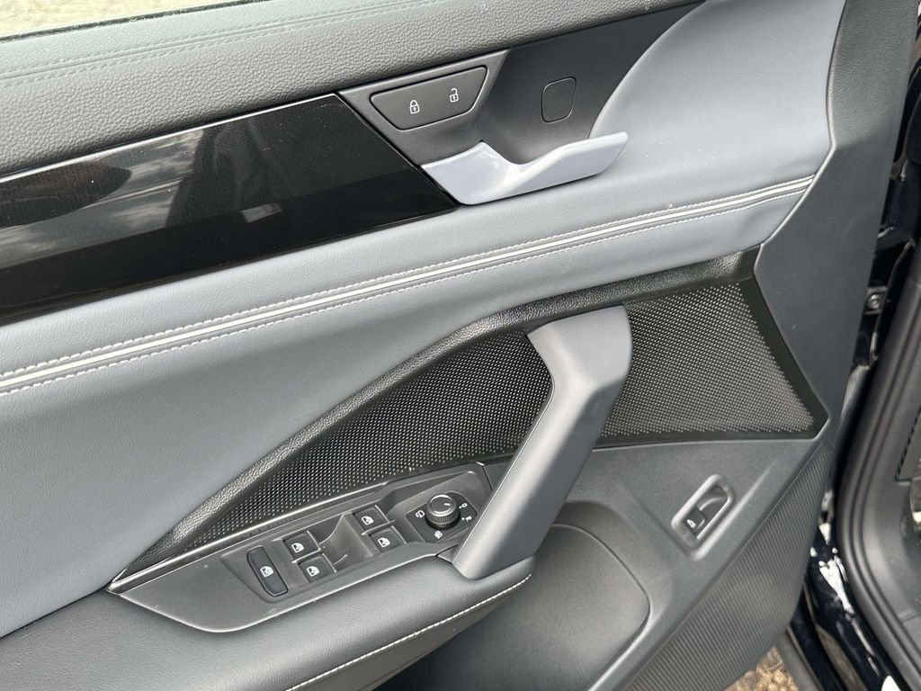New 2026 Volkswagen Tiguan SEL R-Line AWD/4WD image 13
