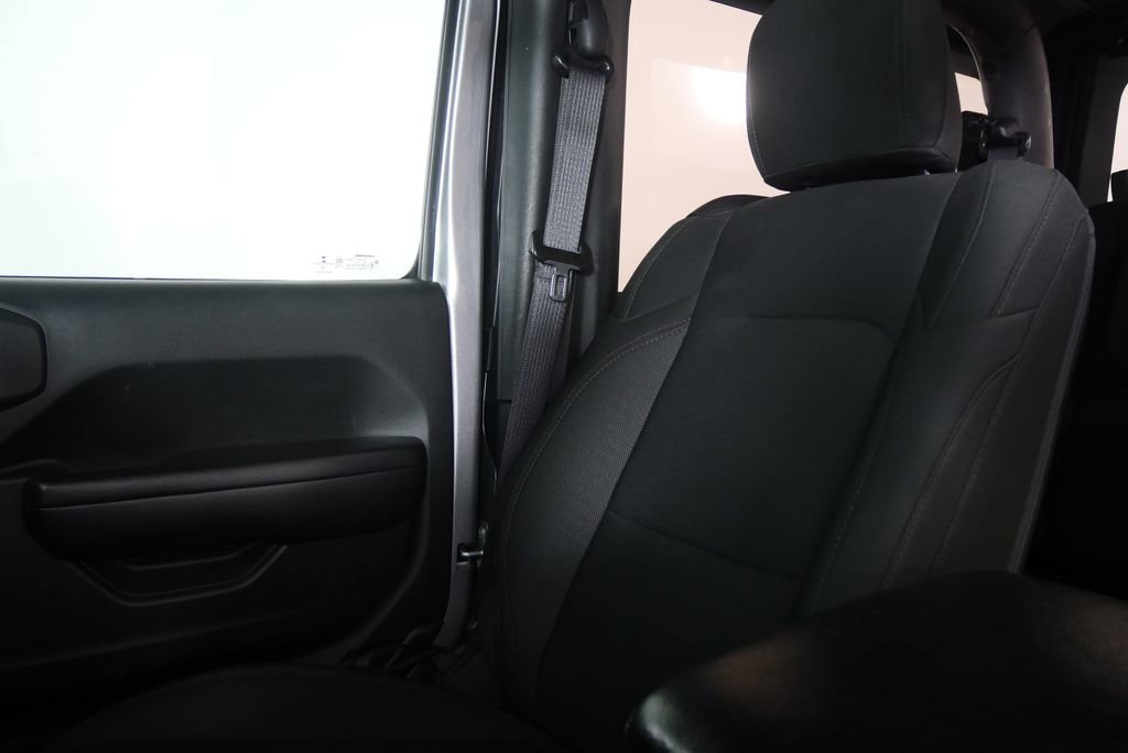 Used 2019 Jeep Wrangler Sport S AWD/4WD image 11