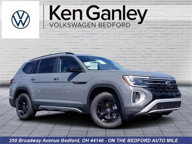 New 2025 Volkswagen Atlas Peak Edition SE