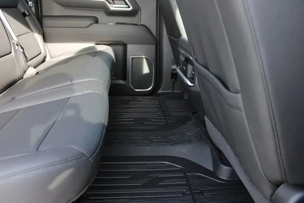 New 2026 GMC Sierra 1500 SLT image 22