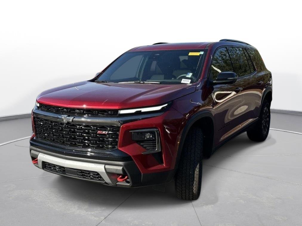 Used 2025 Chevrolet Traverse Z71 w/ Driver Confidence Package image 2