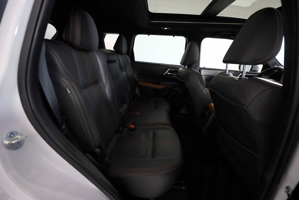 Used 2022 Mitsubishi Outlander SEL image 13