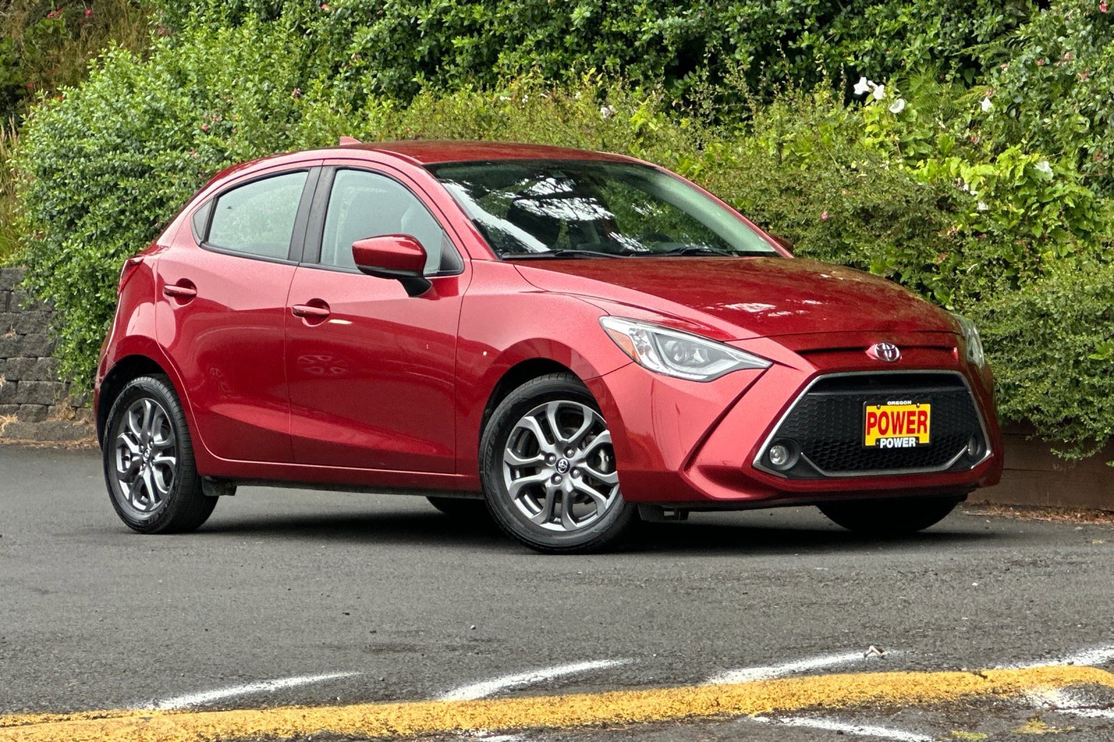 Used 2020 Toyota Yaris XLE image 2