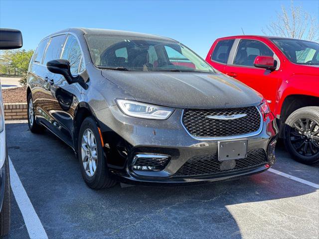 Certified 2023 Chrysler Pacifica Touring-L image 19