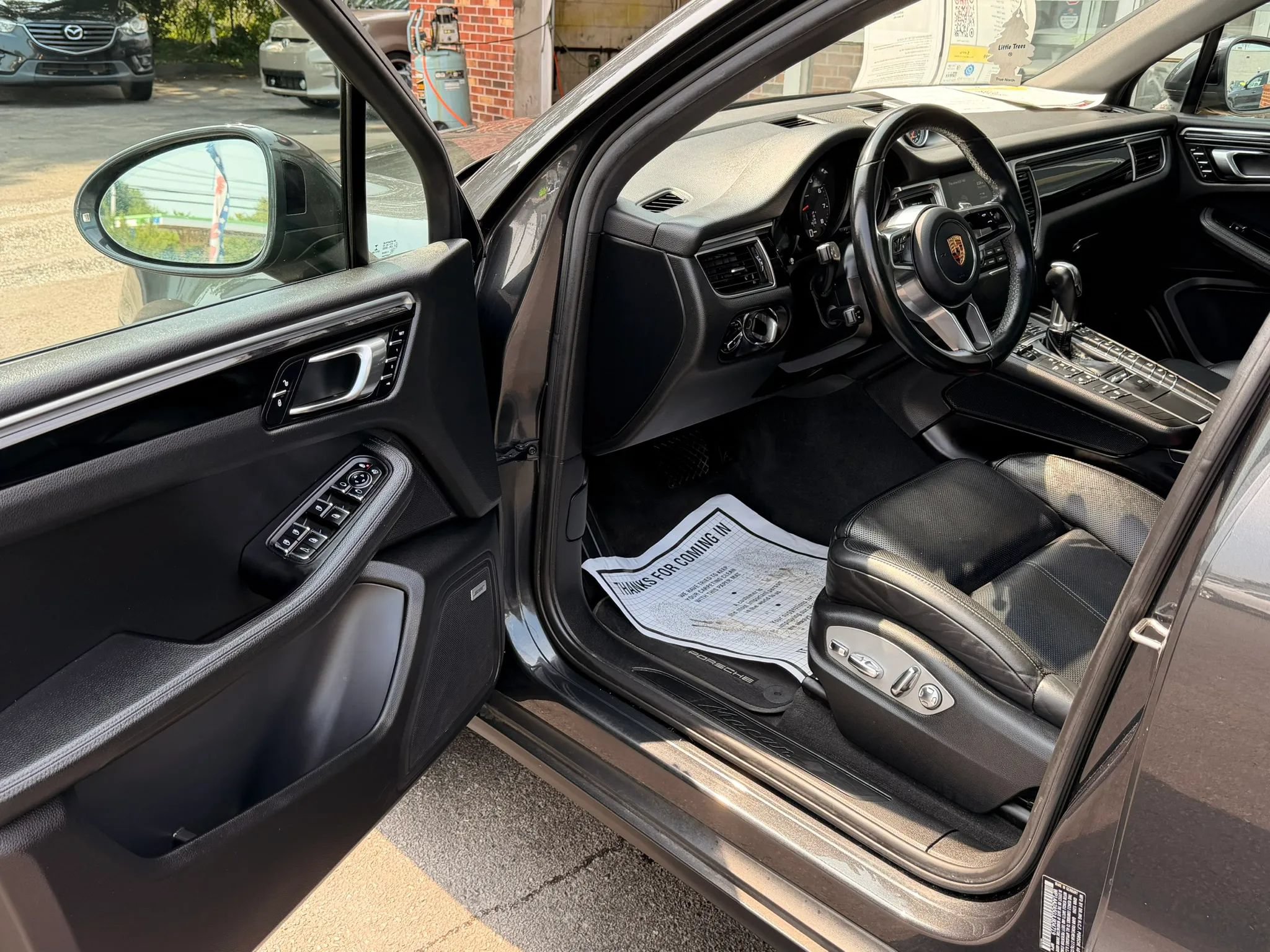 Used 2018 Porsche Macan Sport Edition AWD/4WD image 8