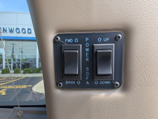 Used 2019 Chevrolet Express 2500 RWD image 22