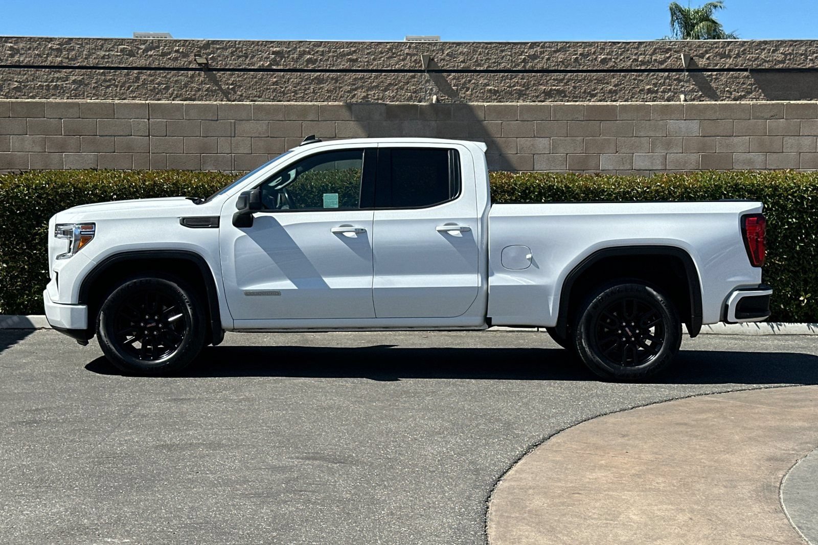 Certified 2022 GMC Sierra 1500 Elevation RWD image 7