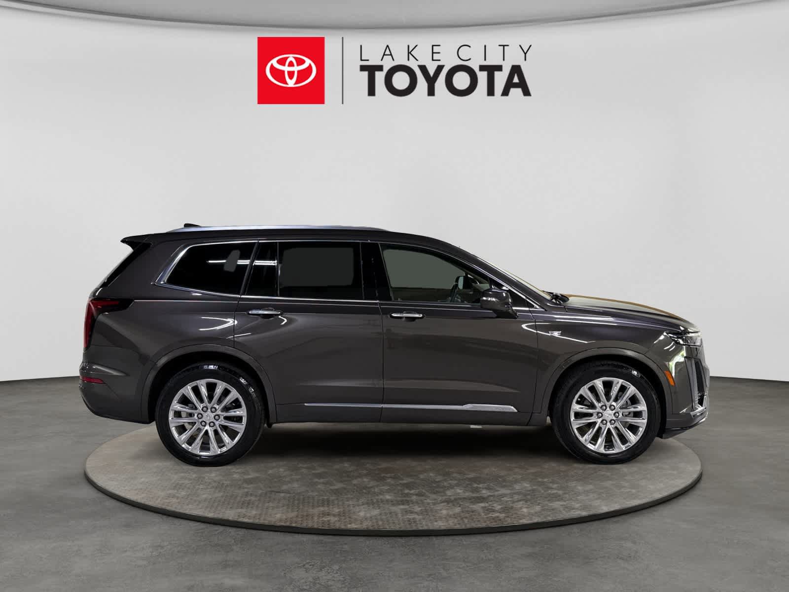 Used 2020 Cadillac XT6 Premium Luxury w/ Platinum Package FWD image 11
