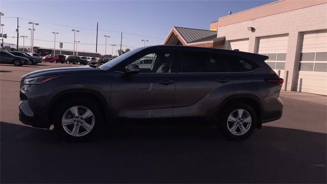 Used 2024 Toyota Highlander XLE image 6