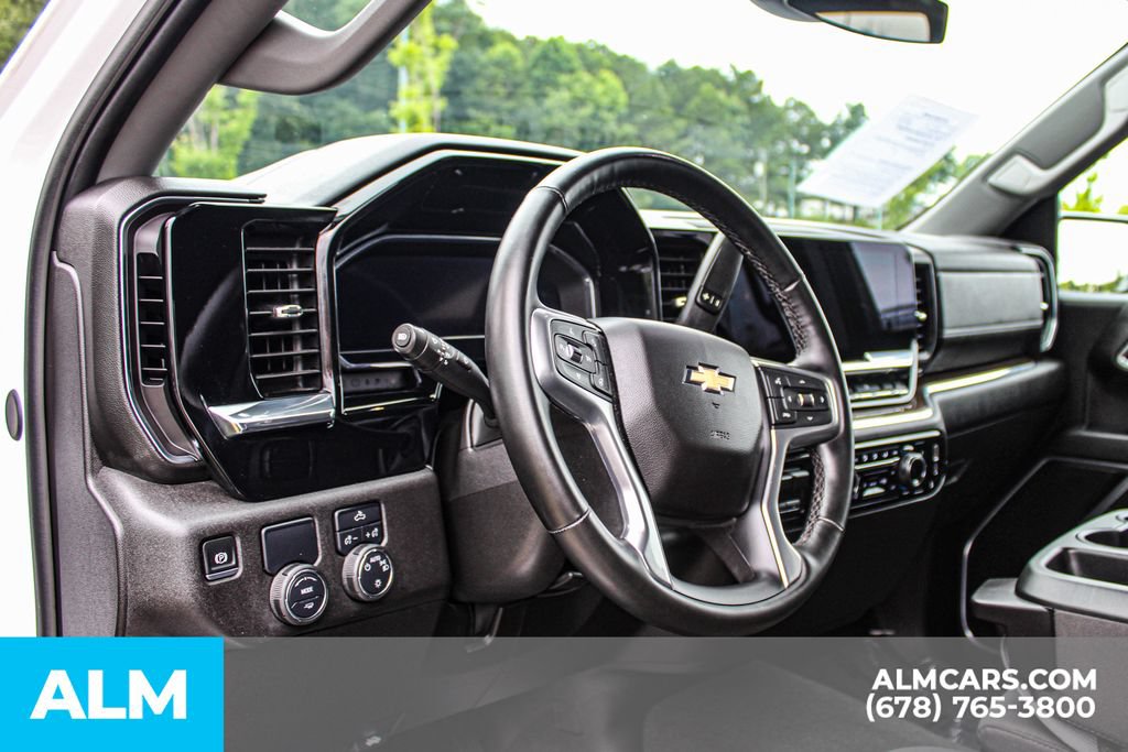 Used 2025 Chevrolet Silverado 1500 LT RWD image 21