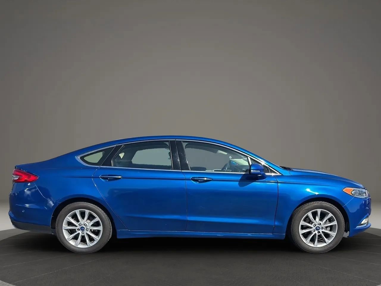 Used 2017 Ford Fusion SE w/ Fusion SE Technology Package image 7