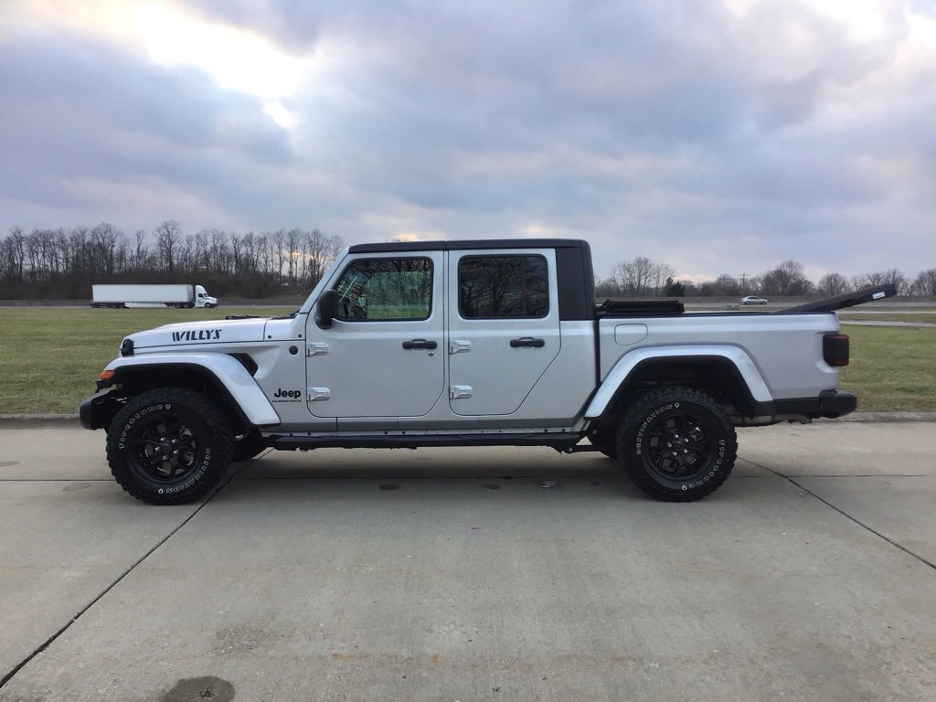 Used 2024 Jeep Gladiator Willys image 7