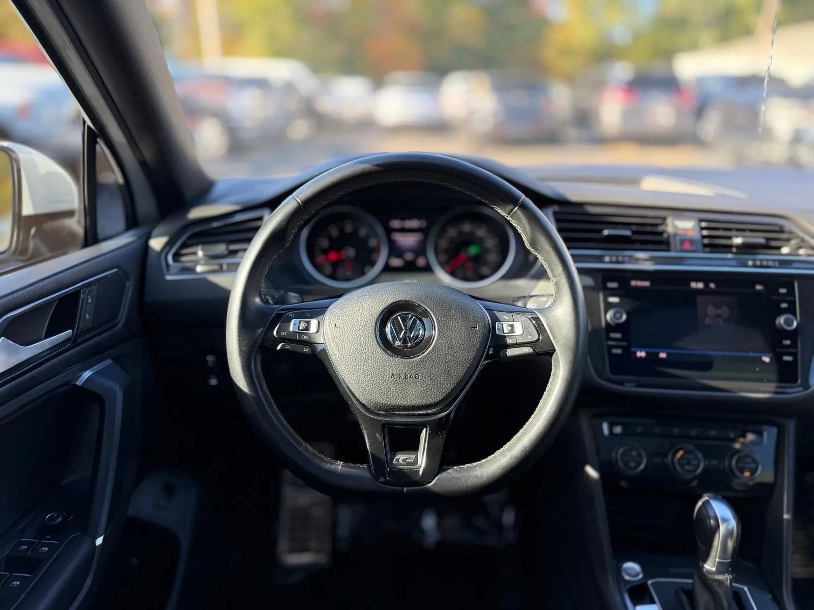 Used 2018 Volkswagen Tiguan SEL w/ R-Line Package AWD/4WD image 15