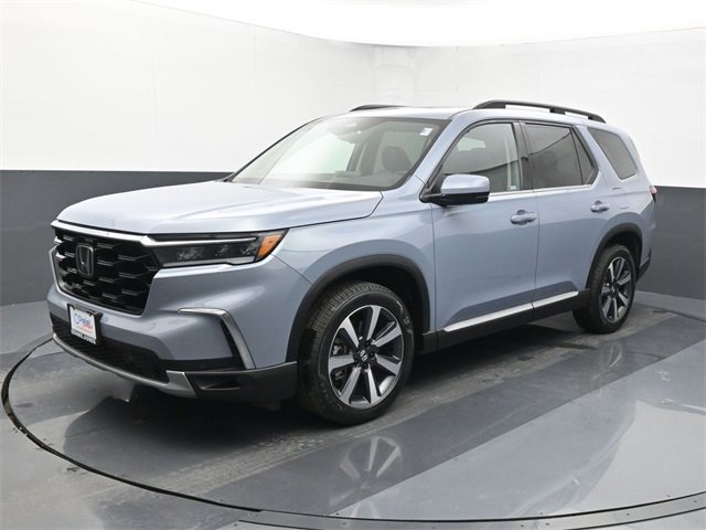 Used 2024 Honda Pilot Touring image 1
