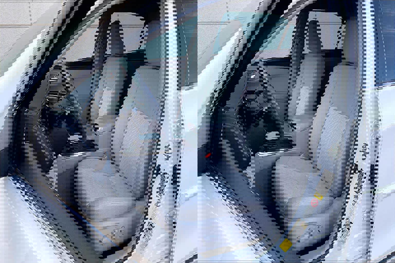 Used 2016 Toyota Camry LE image 7