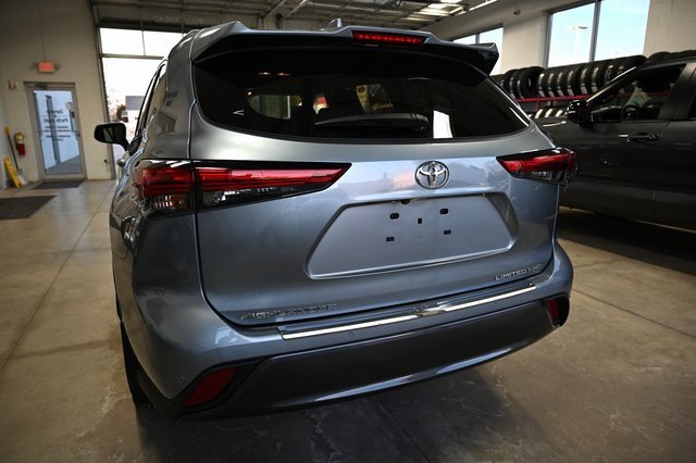 Used 2023 Toyota Highlander Limited image 7