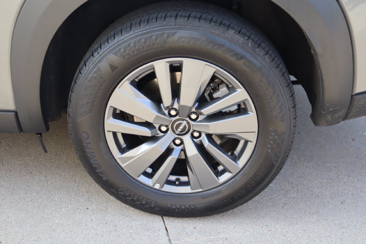 Used 2025 Nissan Pathfinder SV FWD image 29
