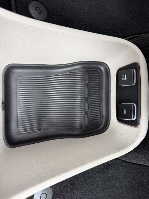 Used 2020 Chrysler Voyager Lxi FWD image 26