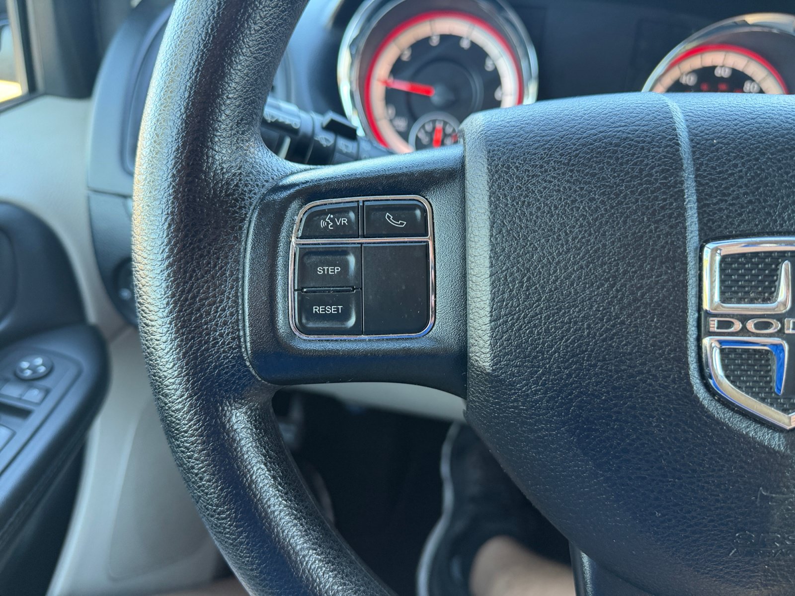 Used 2018 Dodge Grand Caravan SE w/ UConnect Hands-Free Group FWD image 20