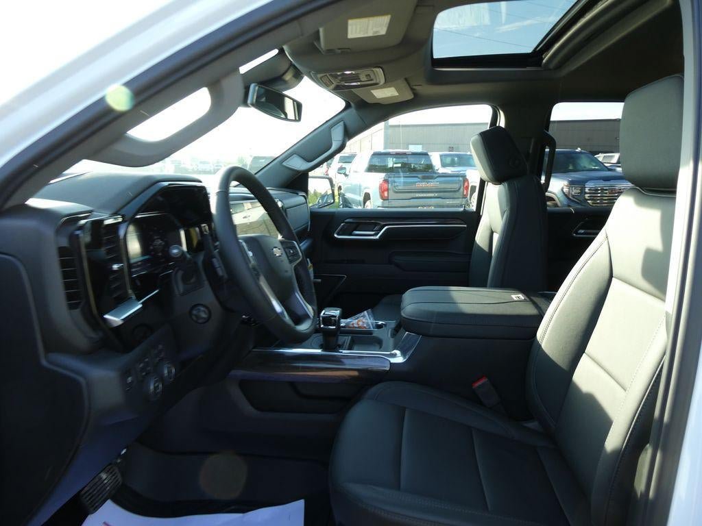 New 2026 Chevrolet Silverado 1500 LTZ w/ LTZ Premium Package AWD/4WD image 17
