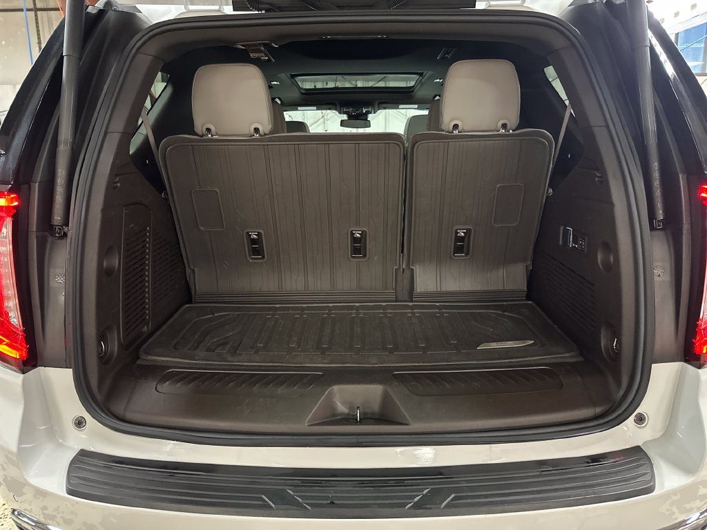 Used 2023 GMC Yukon SLT w/ SLT Premium Package AWD/4WD image 26