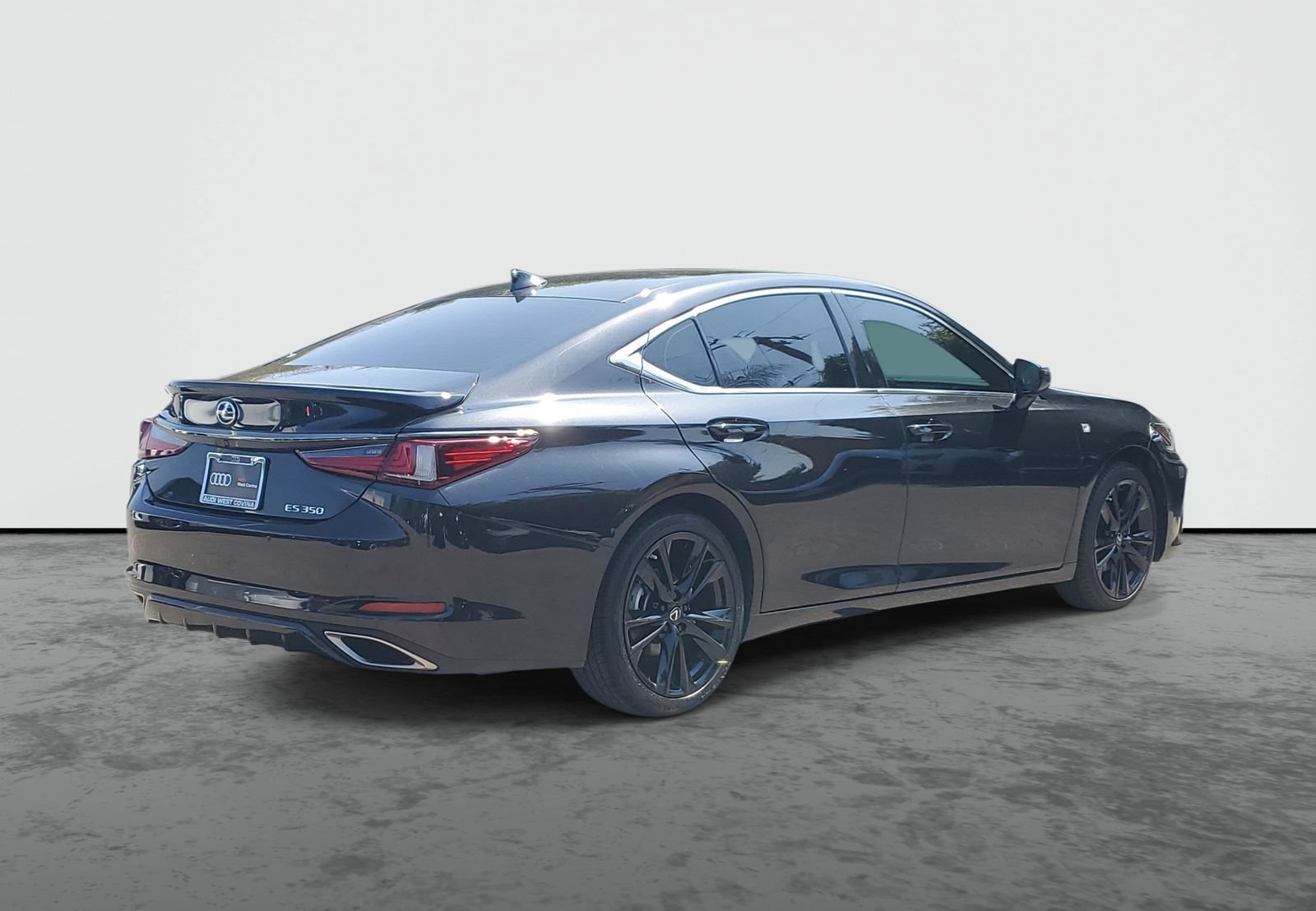 Used 2023 Lexus ES 350 F Sport w/ Accessory Package (Z2) FWD image 4