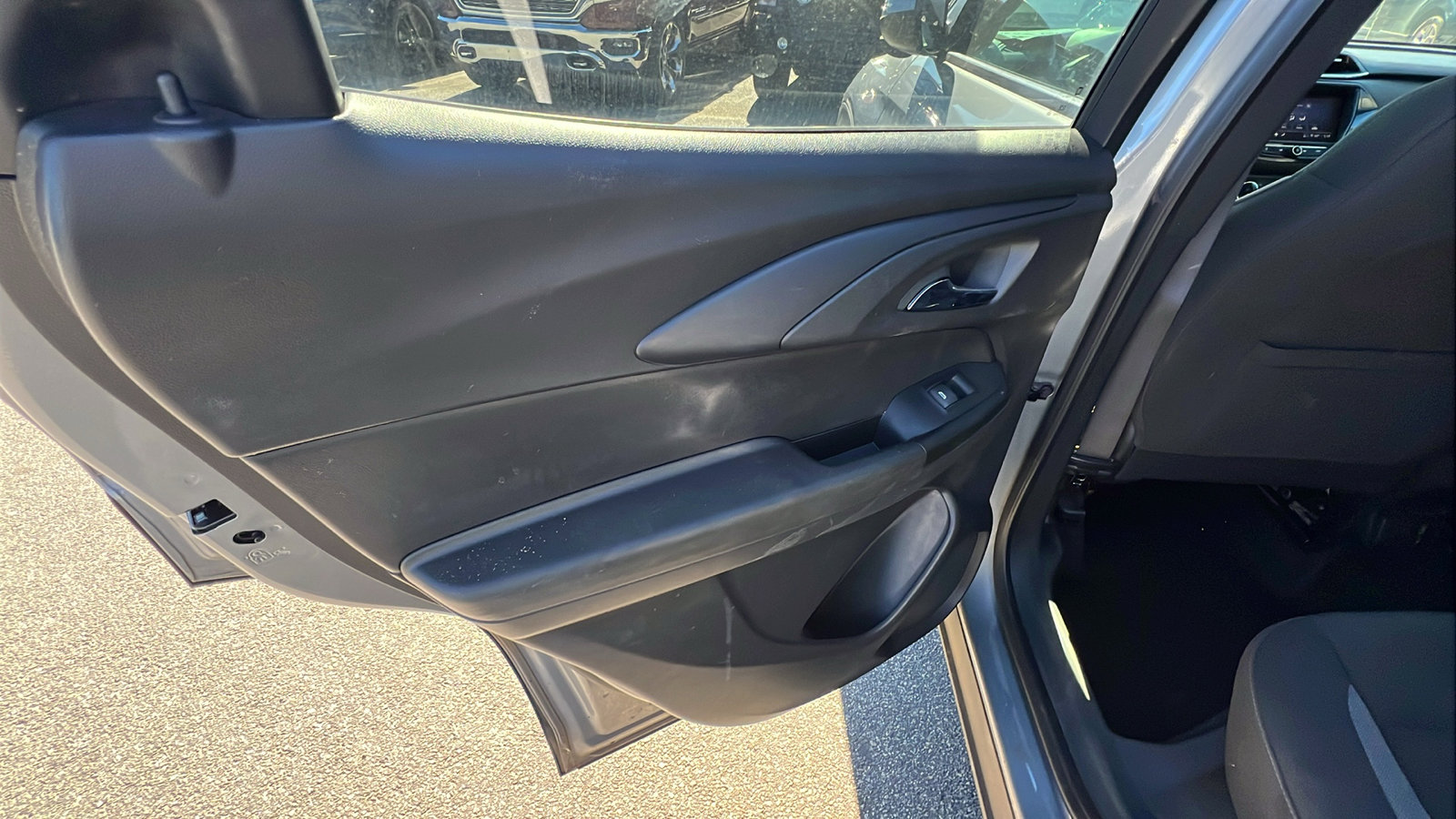 Used 2023 Chevrolet TrailBlazer LT w/ Convenience Package image 22