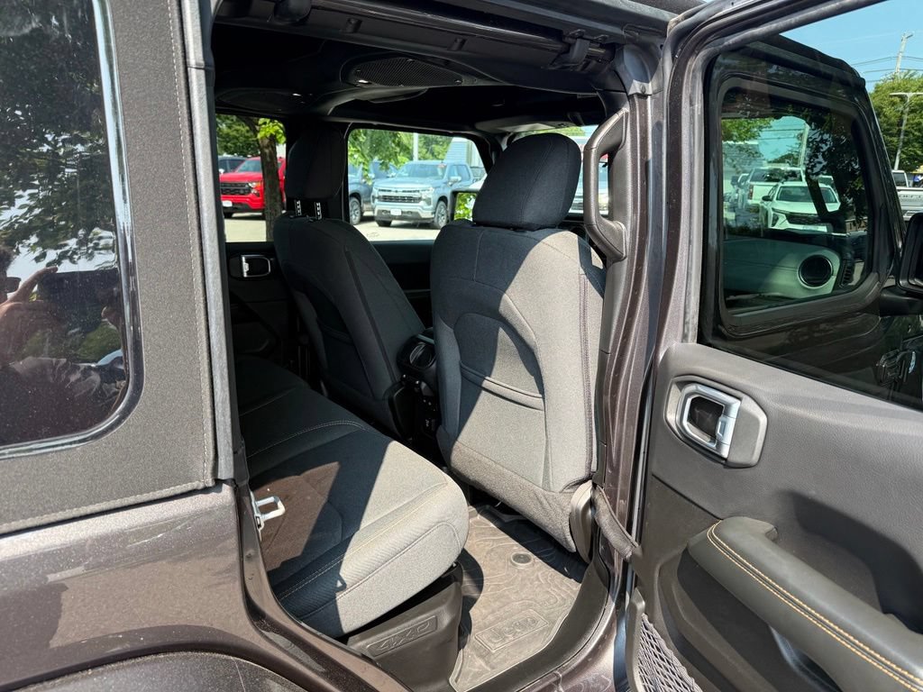 Used 2024 Jeep Wrangler Unlimited Sahara AWD/4WD image 13