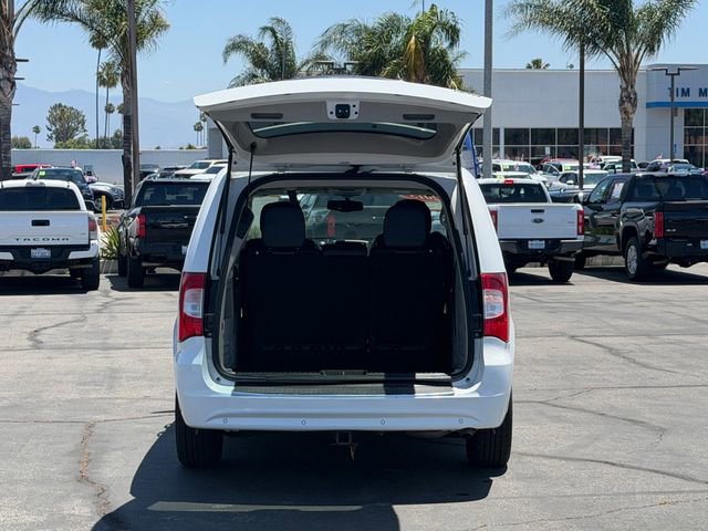 Used 2015 Chrysler Town & Country Limited FWD image 6