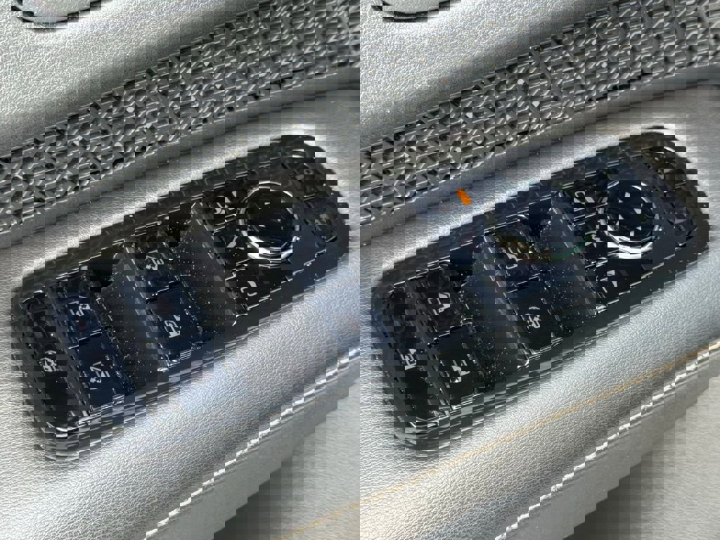 Used 2023 Nissan Ariya FWD image 19