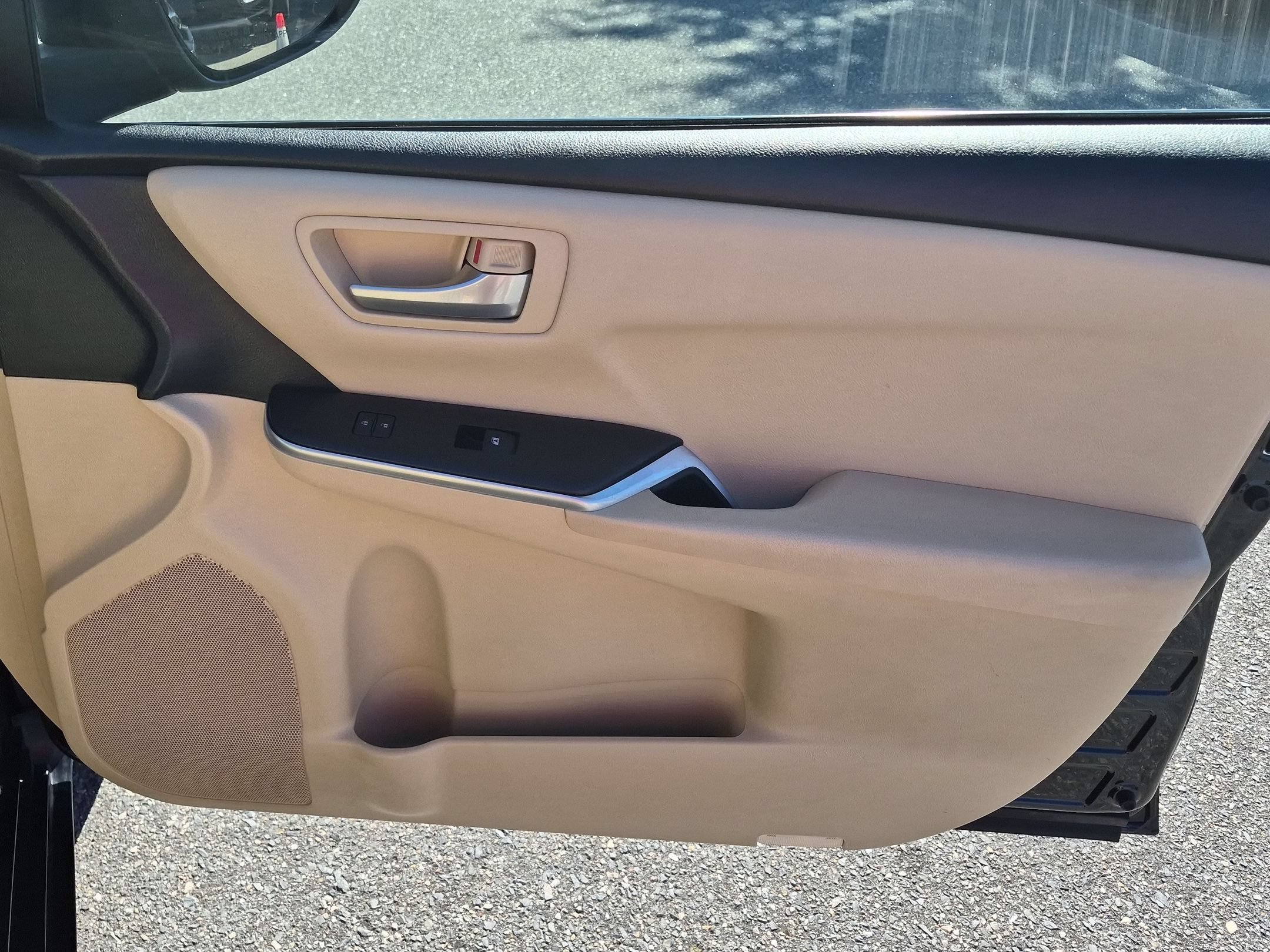 Used 2016 Toyota Camry LE FWD image 32