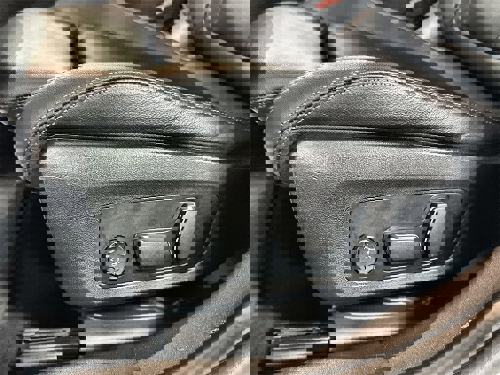 Used 2024 BMW 330i xDrive 330i xDrive Convenience w/ Convenience Package image 13