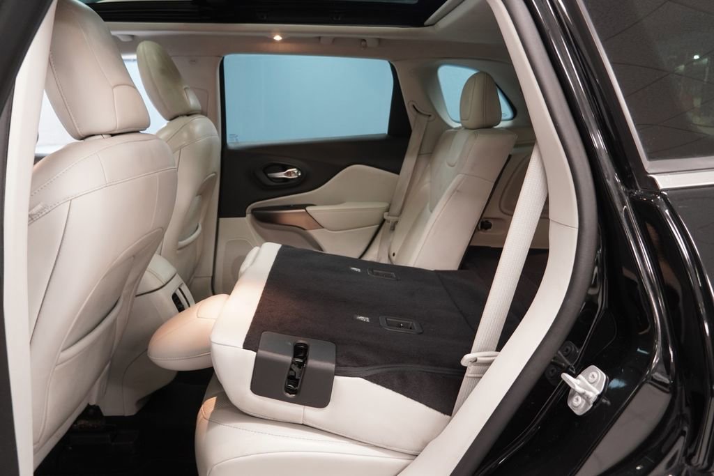 Used 2019 Jeep Cherokee Limited image 24