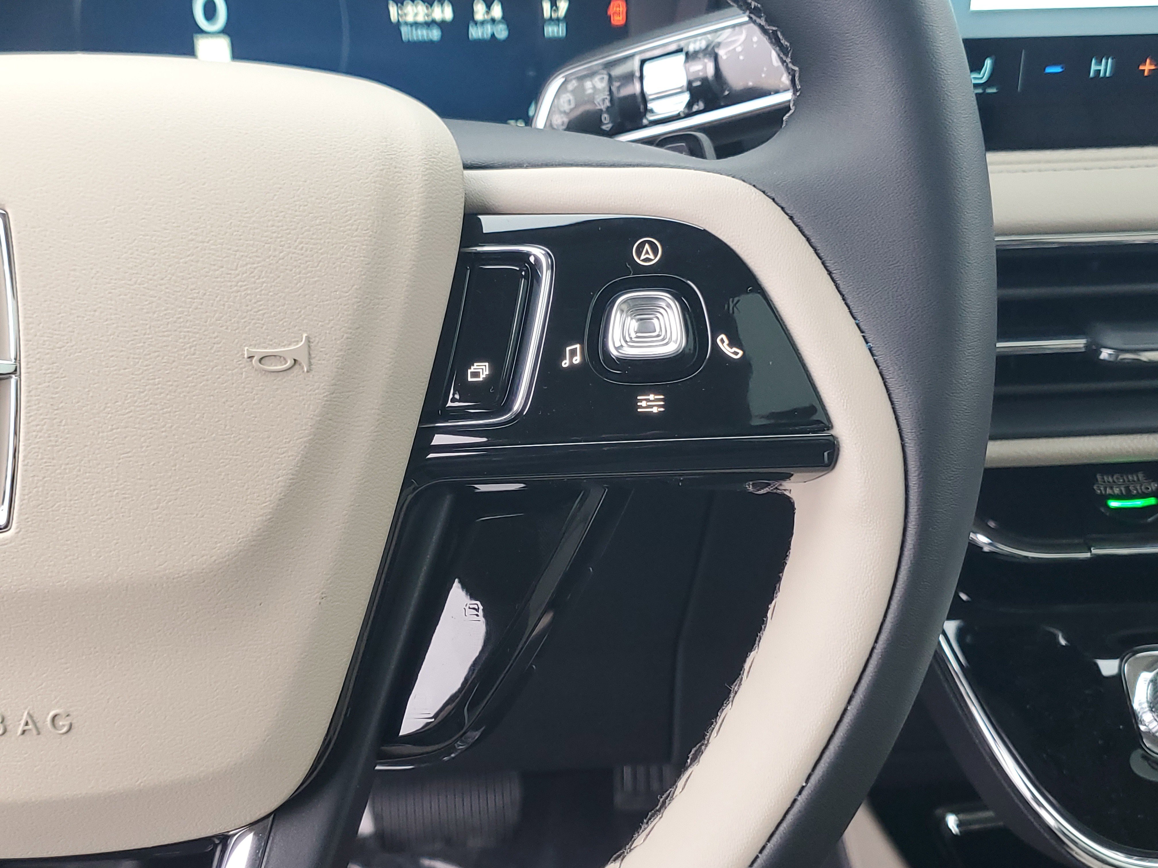 New 2026 Lincoln Corsair Premiere AWD/4WD image 18