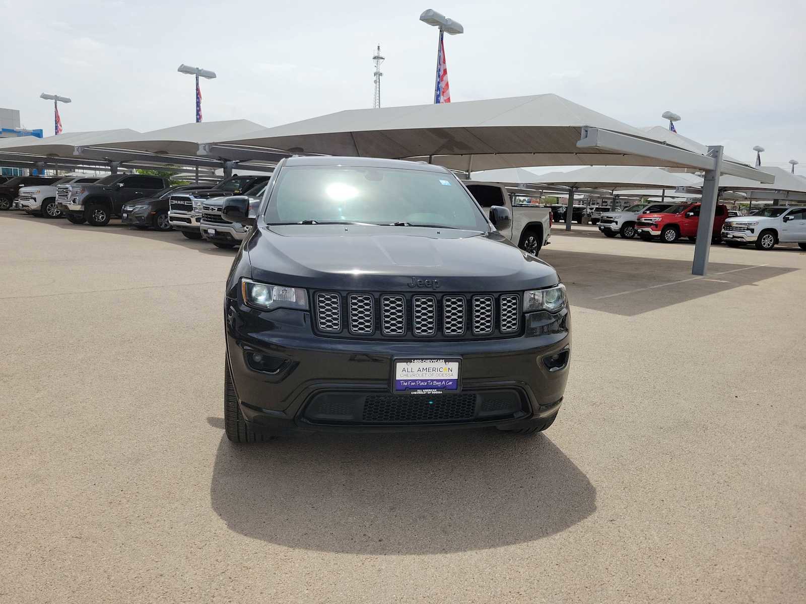 Used 2019 Jeep Grand Cherokee Altitude image 3
