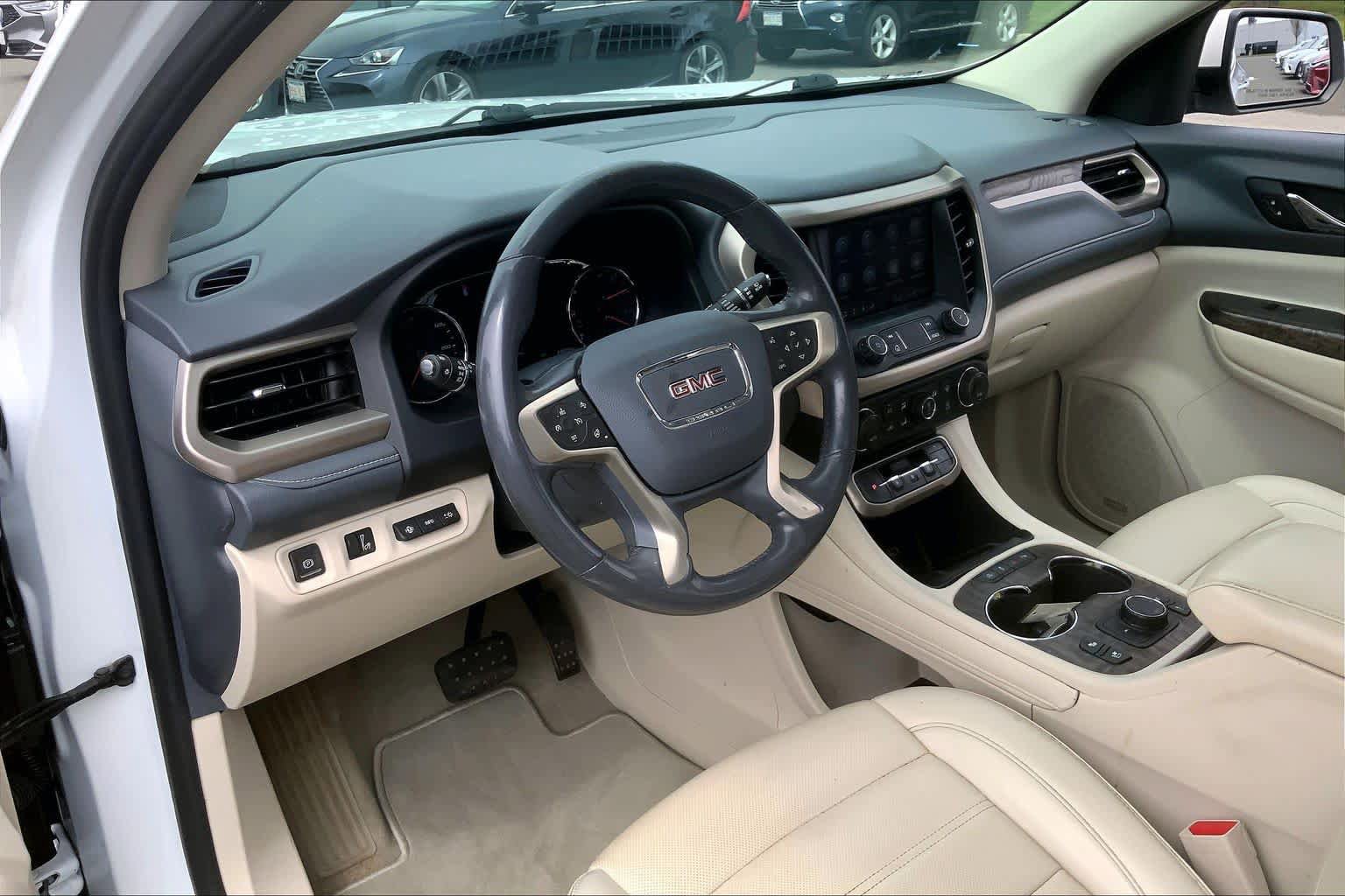 Used 2021 GMC Acadia Denali w/ Denali Ultimate Package AWD/4WD image 18